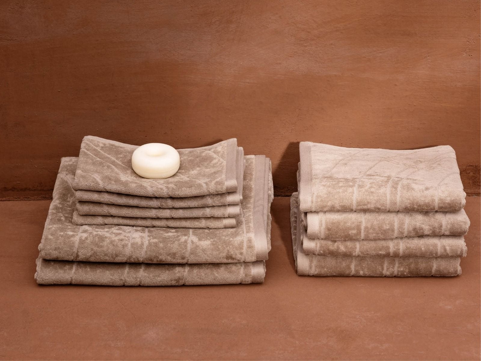 Gästhanddukar velour classic taupe 30x50 - 4 stycken