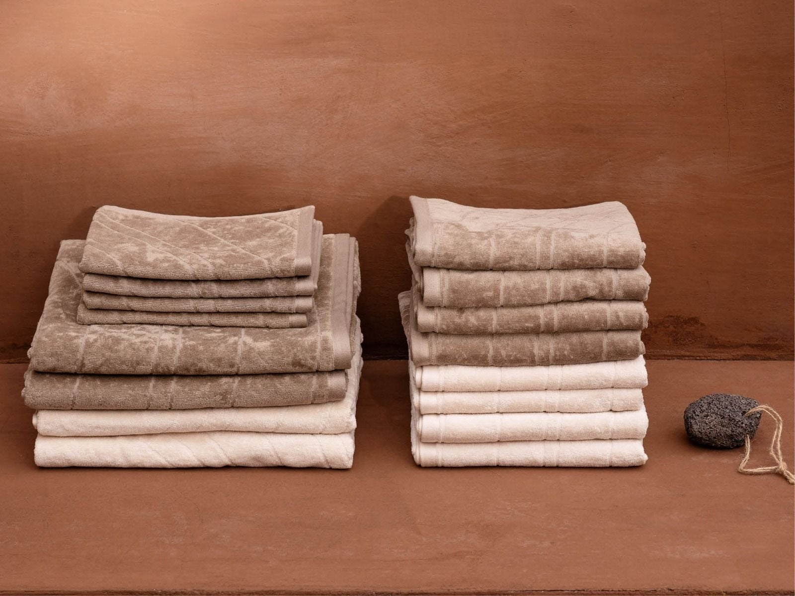 Gästhanddukar velour classic taupe 30x50 - 4 stycken