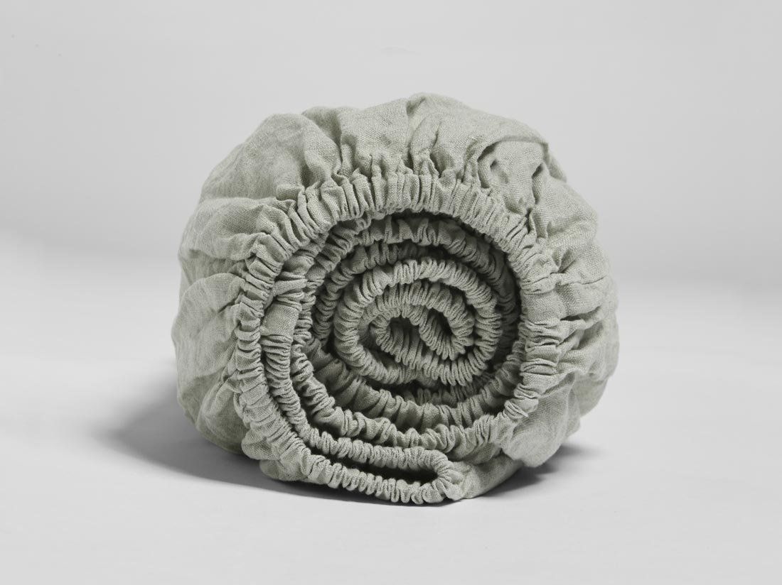 Dra-på-lakan tvättat linne misty green