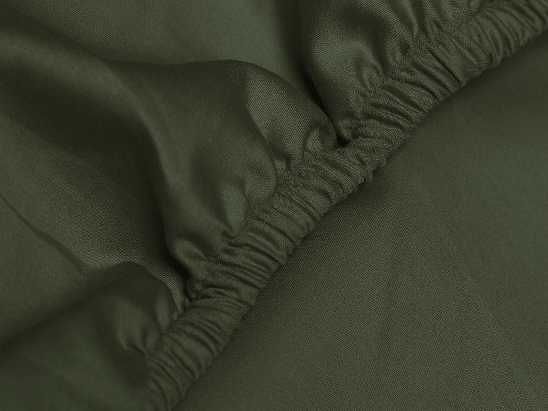Dra-på-lakan bomullssatin dark olive