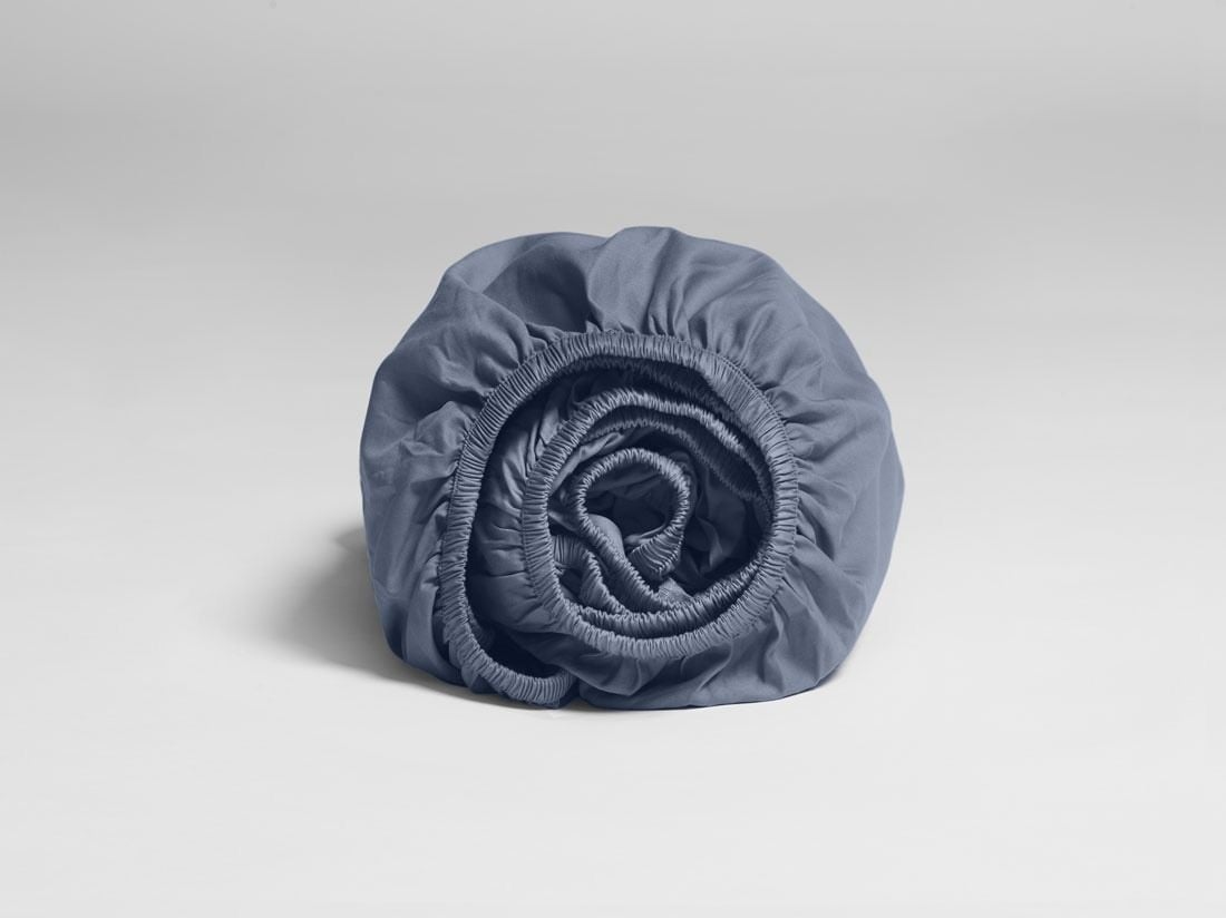 Dra-på-lakan bomullssatin misty blue