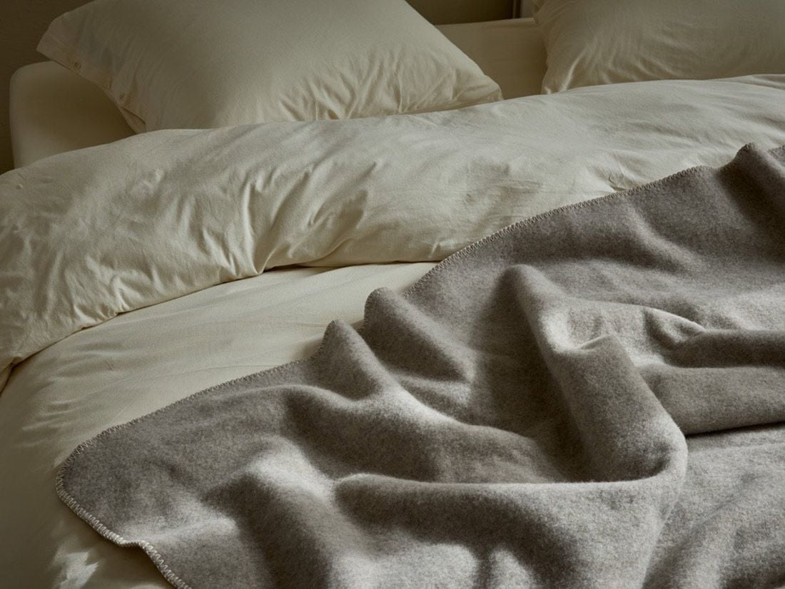 Filt av återvunnen ull stone brown 150x220