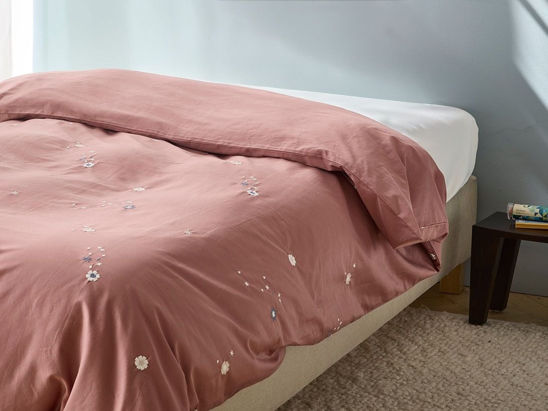 Påslakan för barn bomullssatin blush rose starry flower