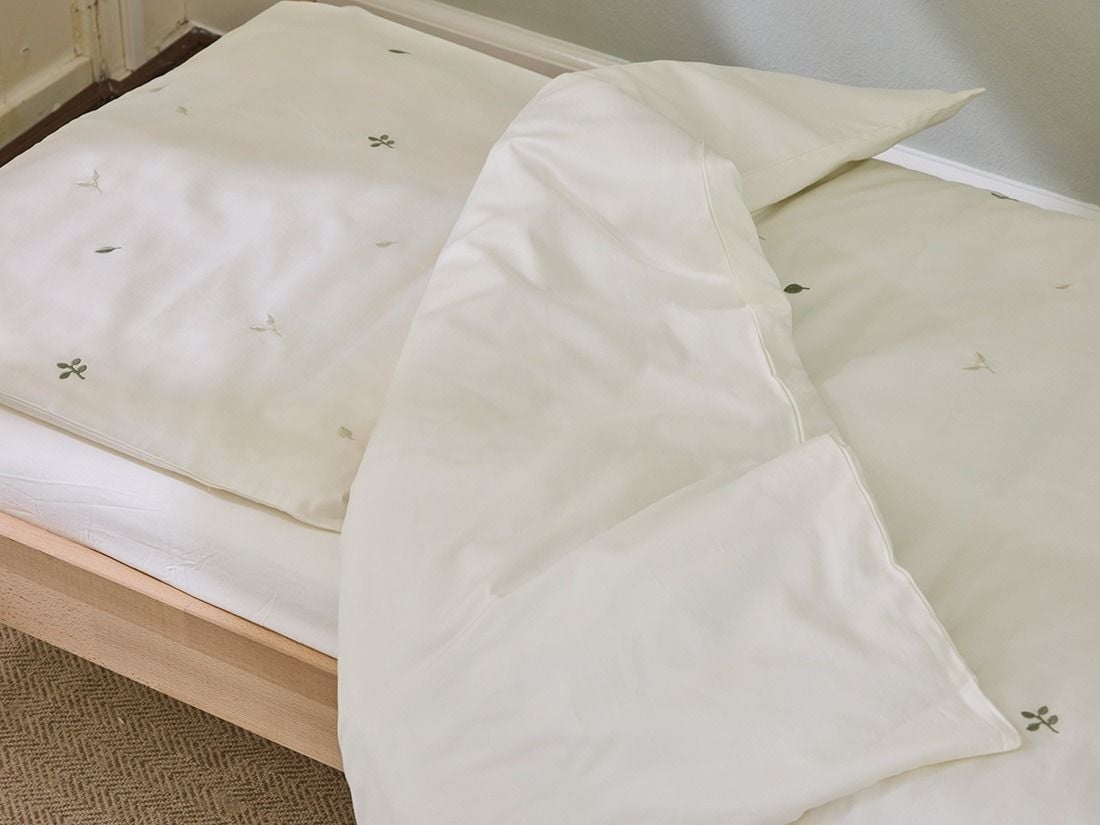 Påslakan för barn bomullssatin warm white botanical