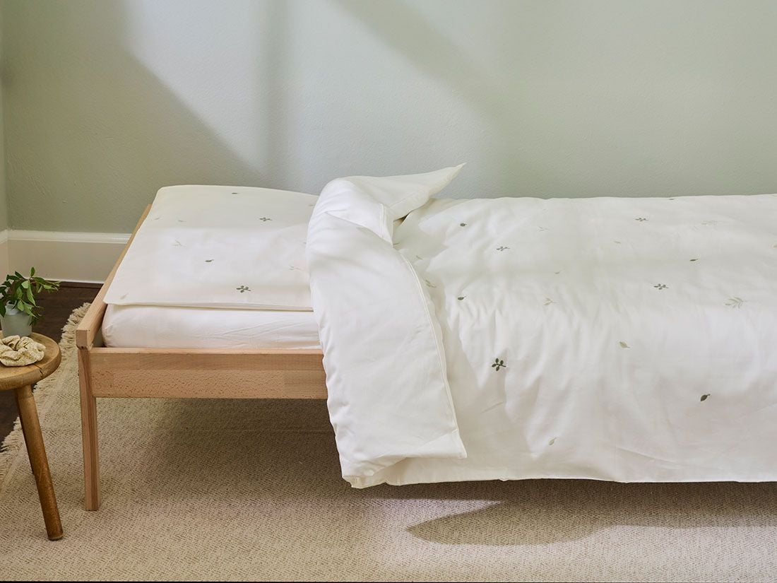 Påslakan för barn bomullssatin warm white botanical