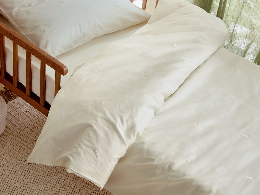 Påslakan för barn bomullssatin warm white feather