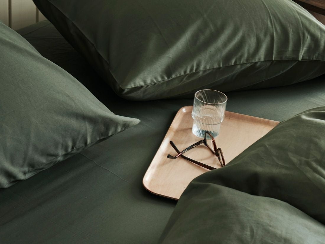 Örngott bomullssatin dark olive