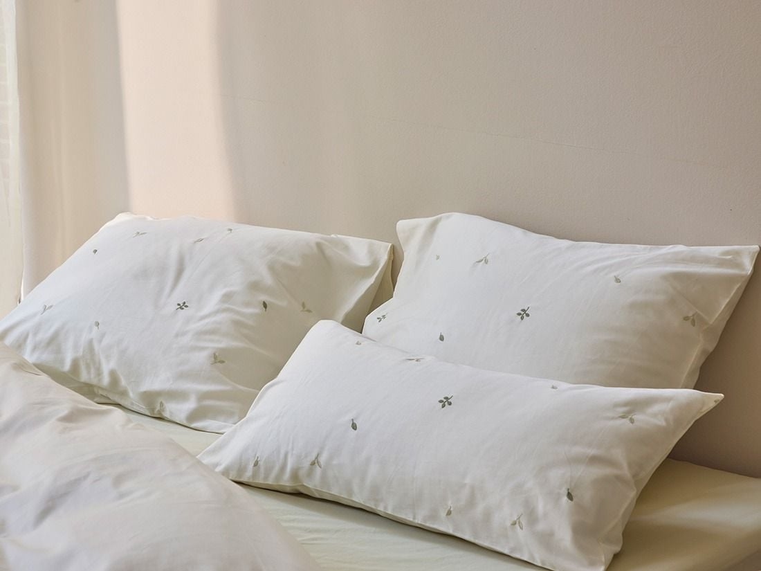 Örngott bomullssatin warm white botanical