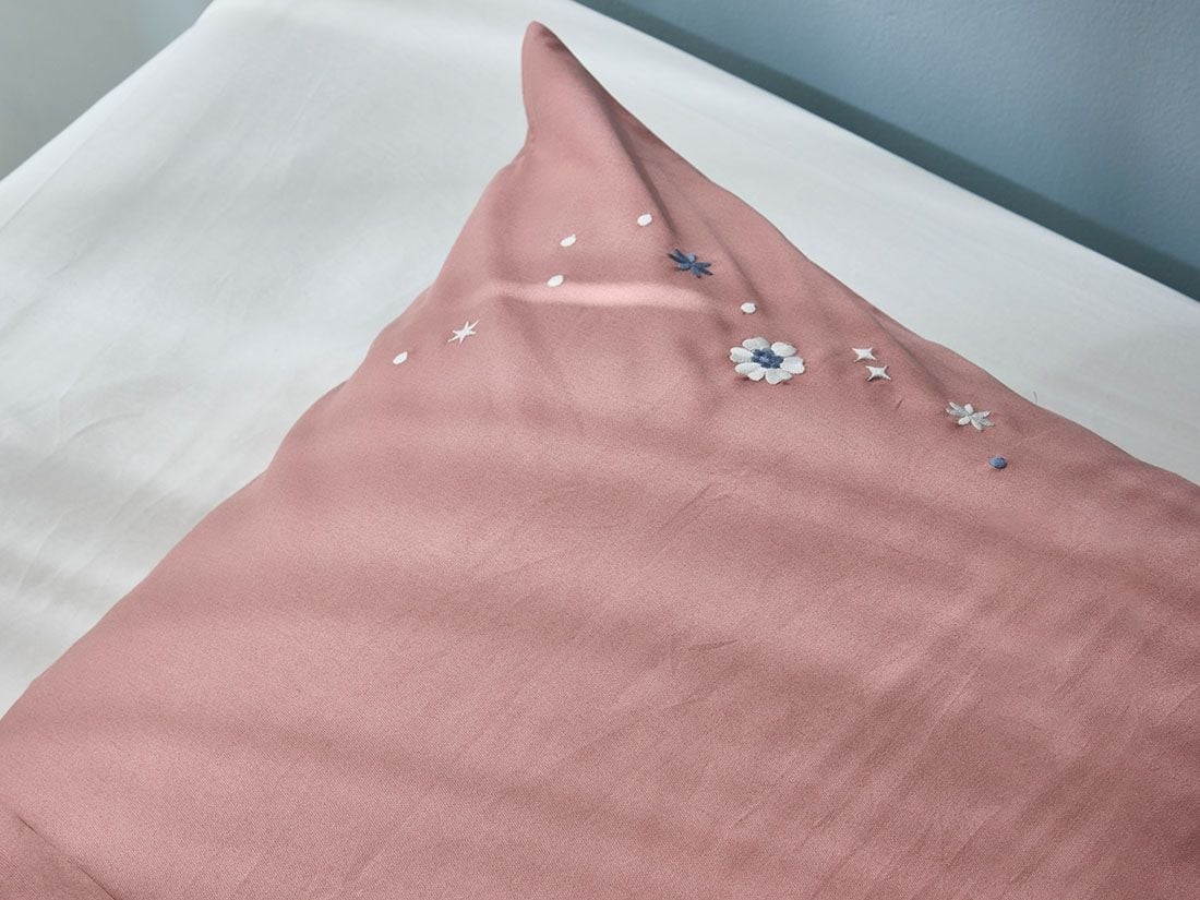Örngott bomullssatin blush rose starry flower