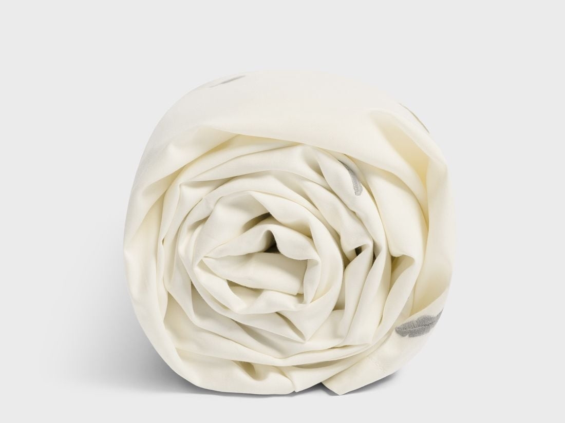 Barnlakan bomullssatin multicolour feather