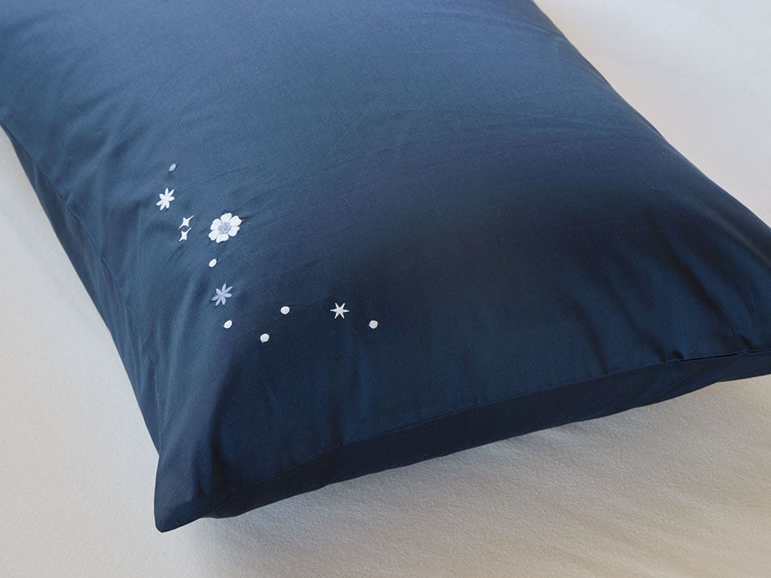 Örngott bomullssatin blueberry starry flower