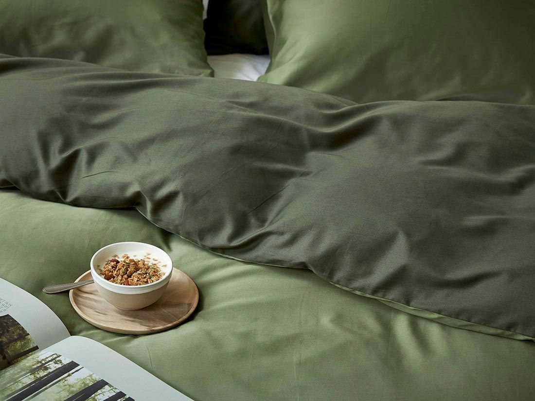 Påslakanset bomullssatin double face olive