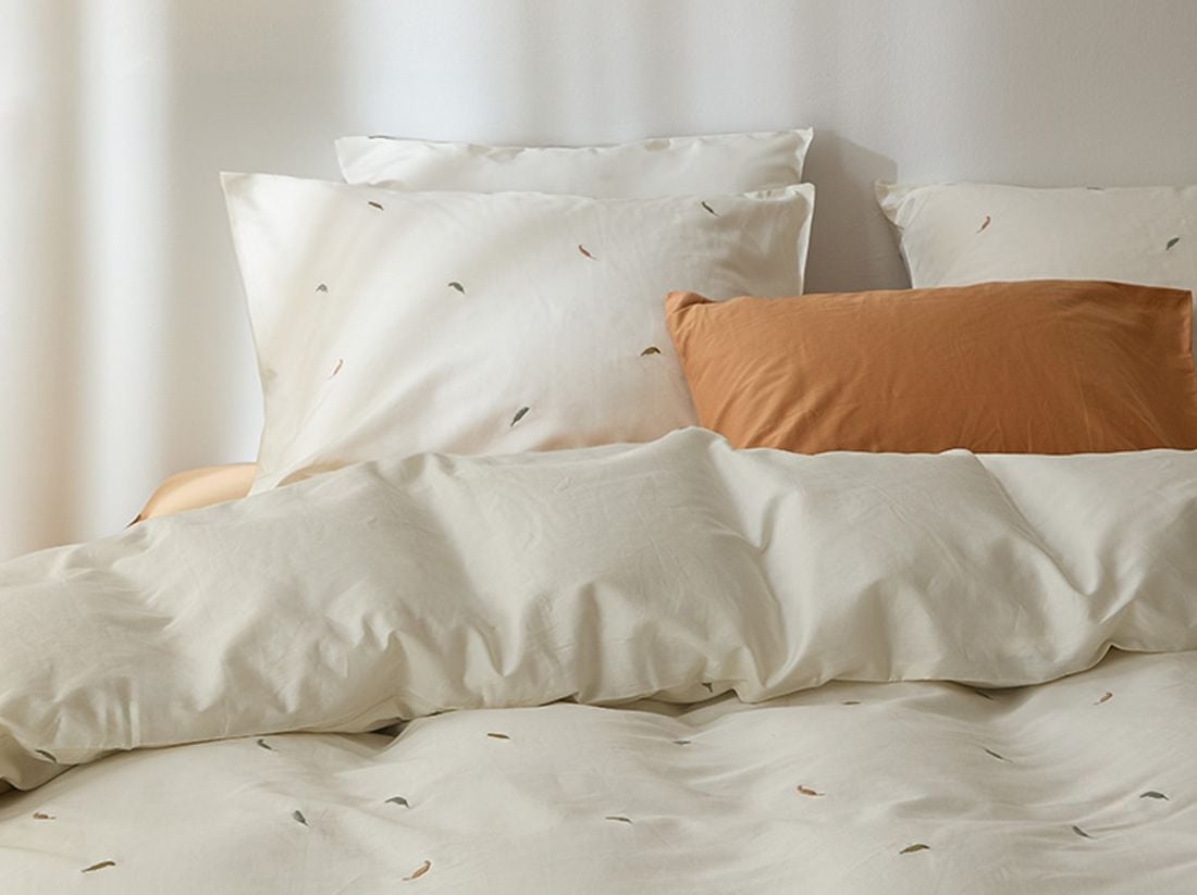 Örngott bomullssatin multicolour feather