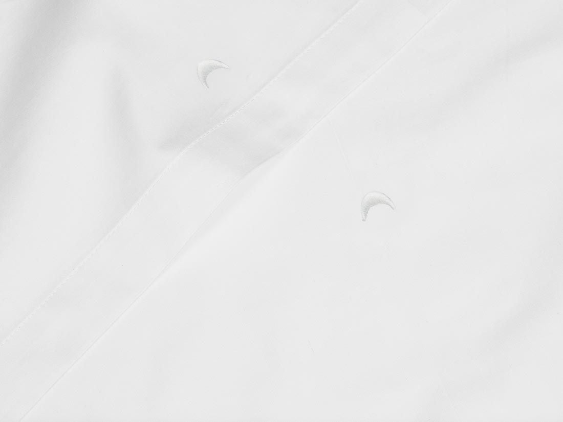 Barnlakan bomullssatin white moon