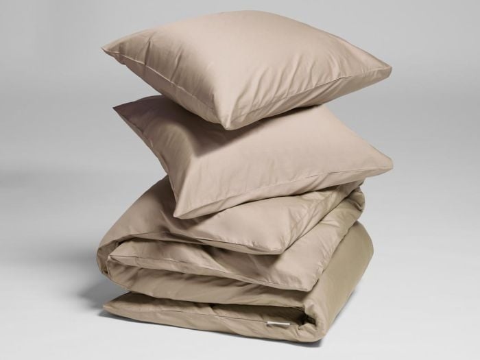 Påslakanset bomullssatin warm taupe