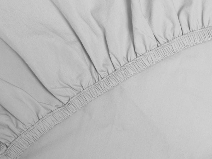 Dra-på-lakan percale misty grey