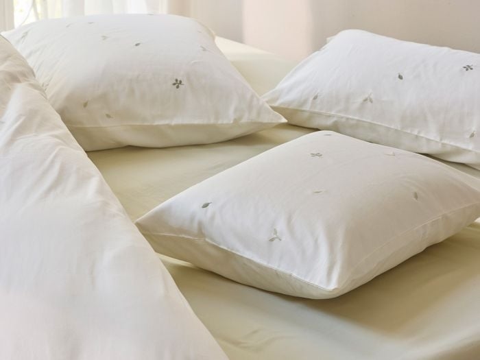 Örngott bomullssatin warm white botanical