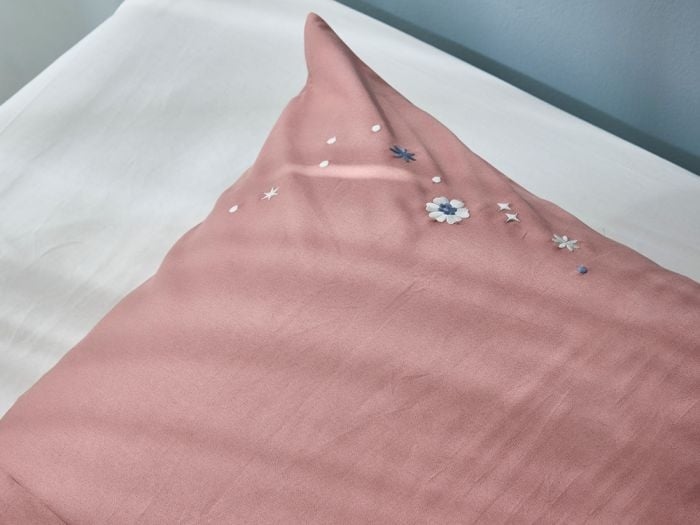 Örngott bomullssatin blush rose starry flower