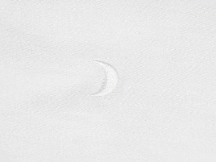 Barnlakan bomullssatin white moon
